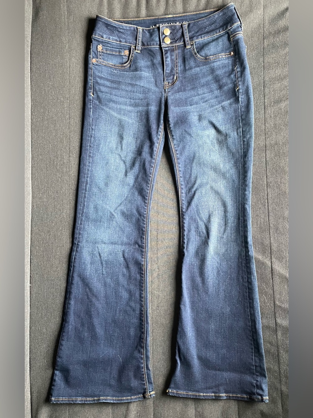 American Eagle petite women’s flared stretchy jeans in a size 10 short